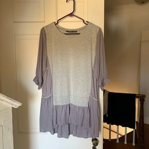 Grey high low shirt 💗
